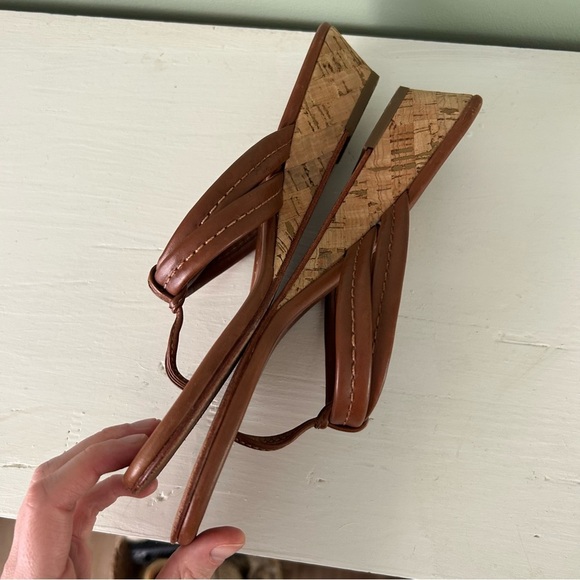 Bernardo Miami Brown Leather Strappy Knotted Sandals with Mini Heel - Picture 4 of 8